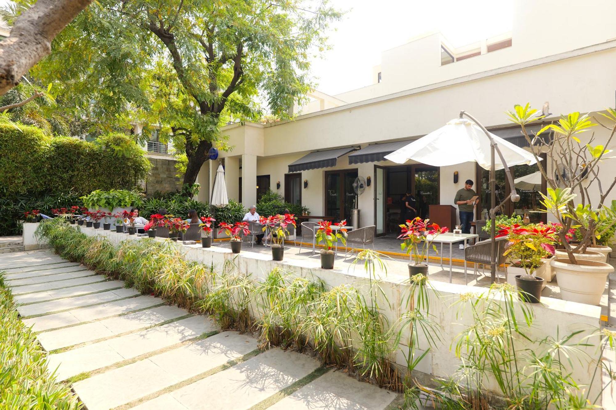 The Manor - New Delhi Hotel Kültér fotó